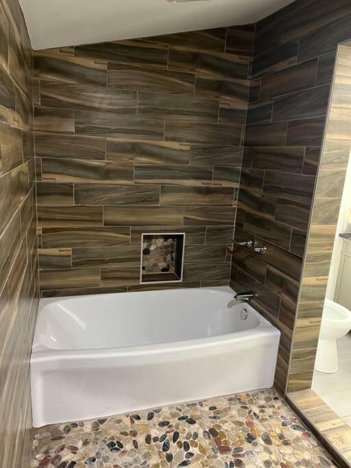 Villa Luxury 2Br Within Walking Distance To Nightlife!! à Covington Extérieur photo